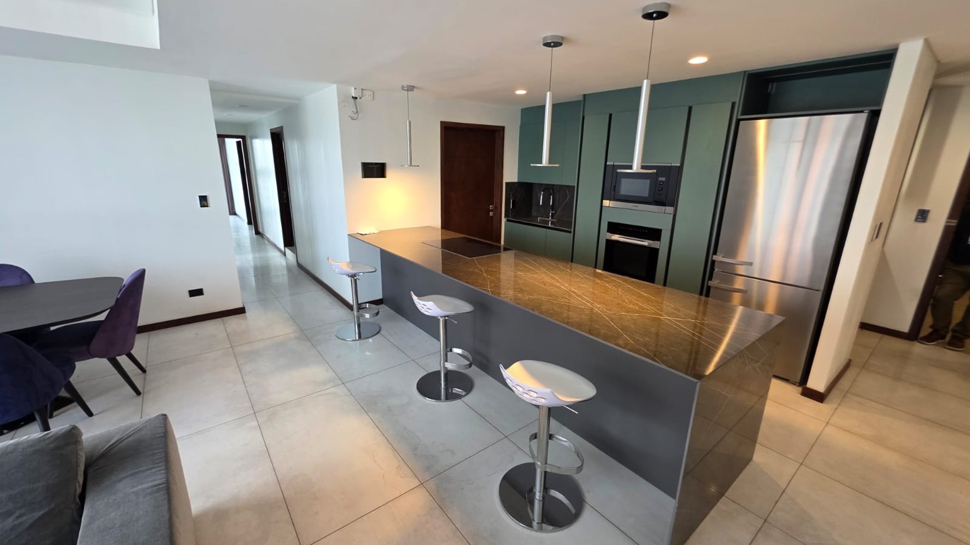 Apartamento con balcon en renta 2 habitaciones en zona 14 Ref-5716