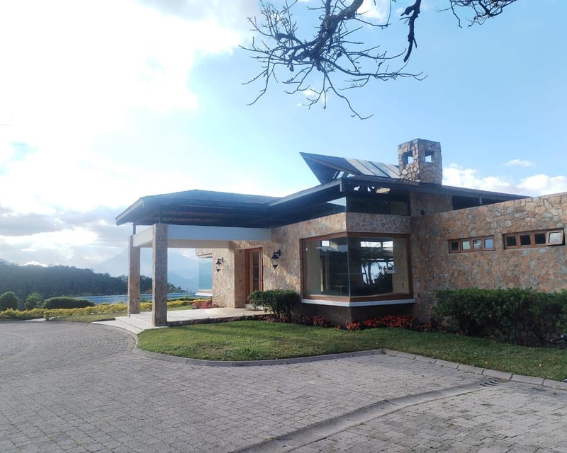 VENTA DE AMPLIO TERRENO - EL RECREO, STA. ELENA BARILLAS
