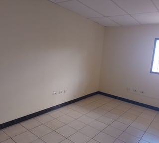 Oficina en Renta zona 4 de Mixco Naranjo