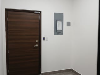 Rento Oficina Comercial en Zona 15 - Image 1