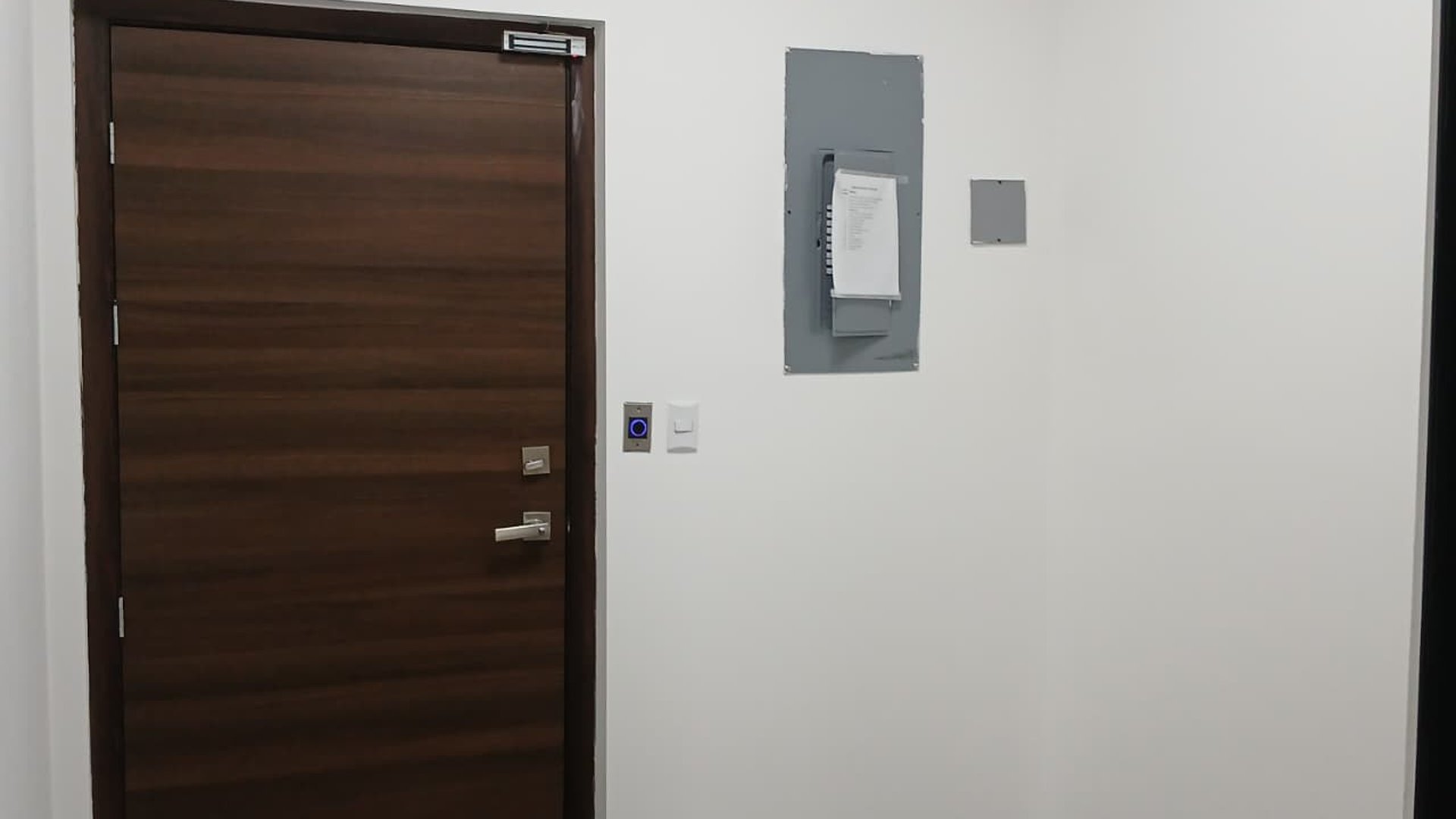 Rento Oficina Comercial en Zona 15