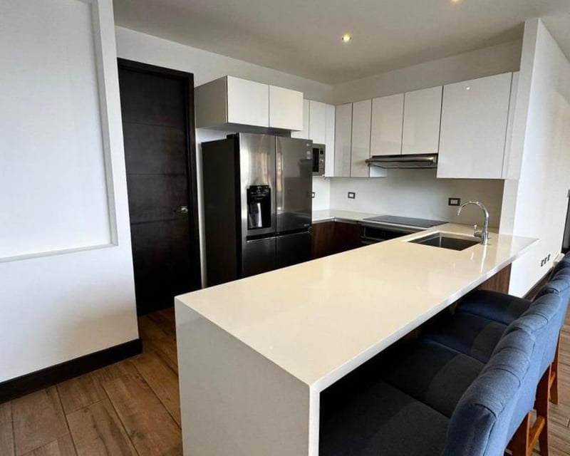 Apartamento con piscina en renta - 3 habitaciones en zona 10 Ref-5790
