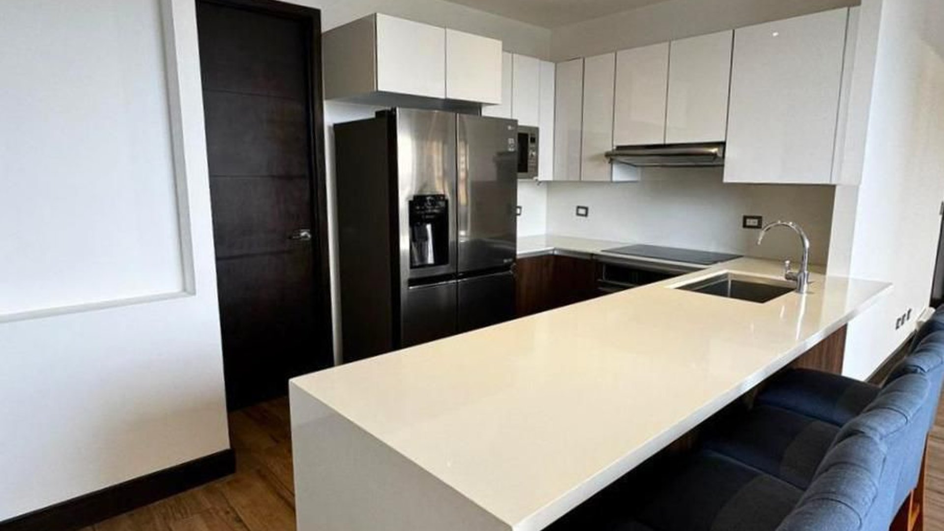 Apartamento con piscina en renta - 3 habitaciones en zona 10 Ref-5790