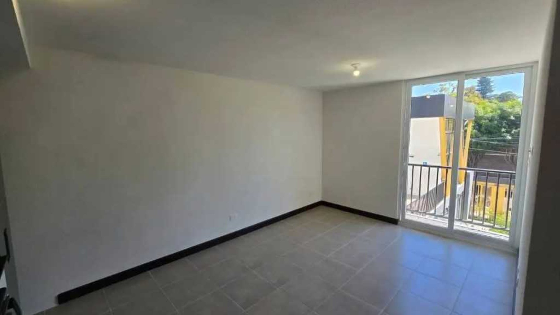 APARTAMENTO EN RENTA – ESENTA, ZONA 12 - Miniatura 3