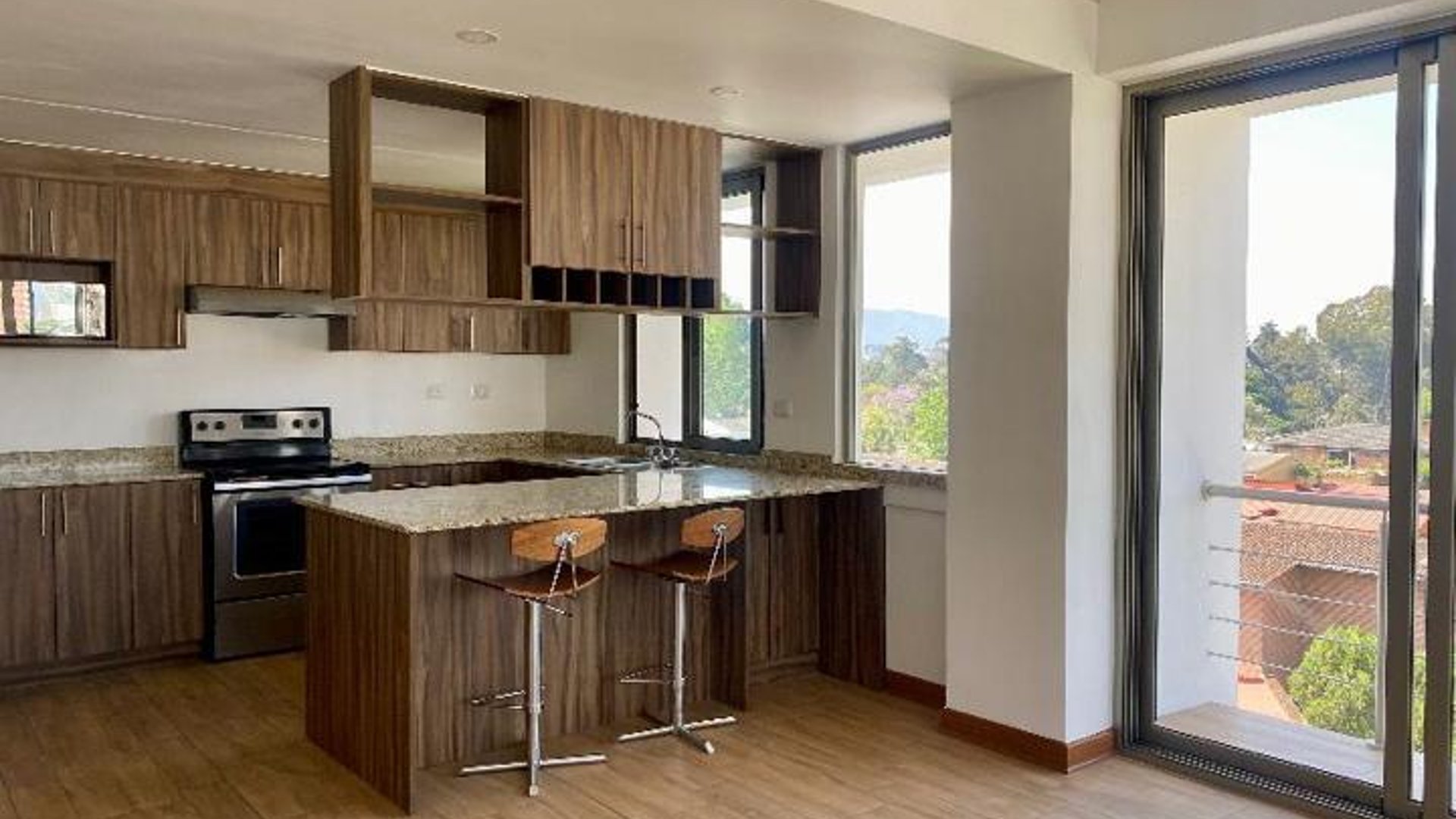 Apartamento en Renta de 2 Dormitorios en Zona 14 - Miniatura 2