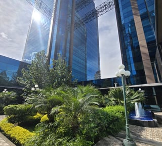 En renta oficina comercial en Europlaza Zona 14