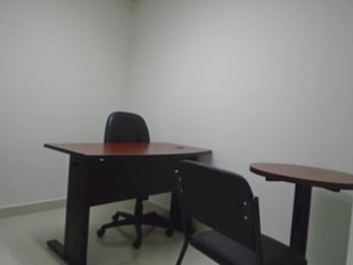 Oficina pequeña en renta Zona 10 - 2