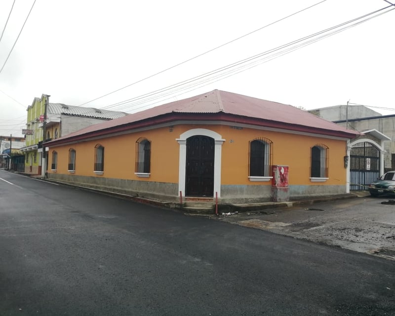 Linda y Amplia Casa en Alquiler en Cobán