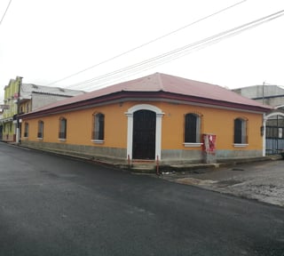 Linda y Amplia Casa en Alquiler en Cobán