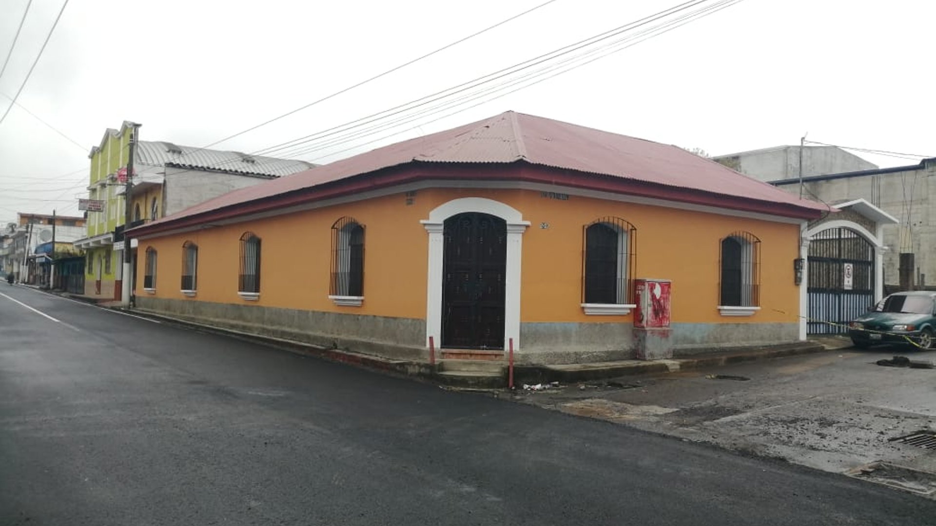 Linda y Amplia Casa en Alquiler en Cobán - Image 1