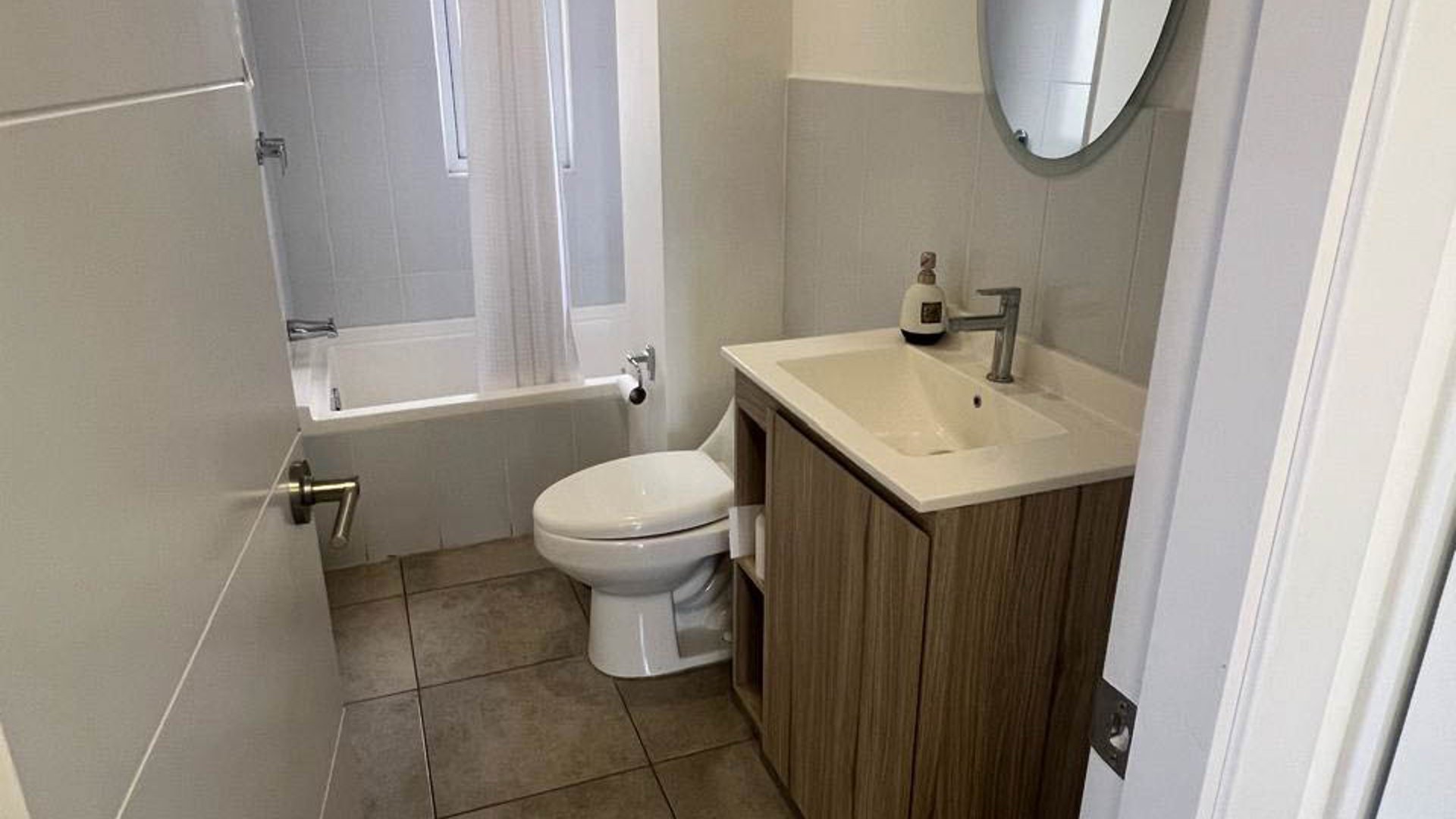APARTAMENTO AMUEBLADO EN RENTA ZONA 10 - Miniatura 5