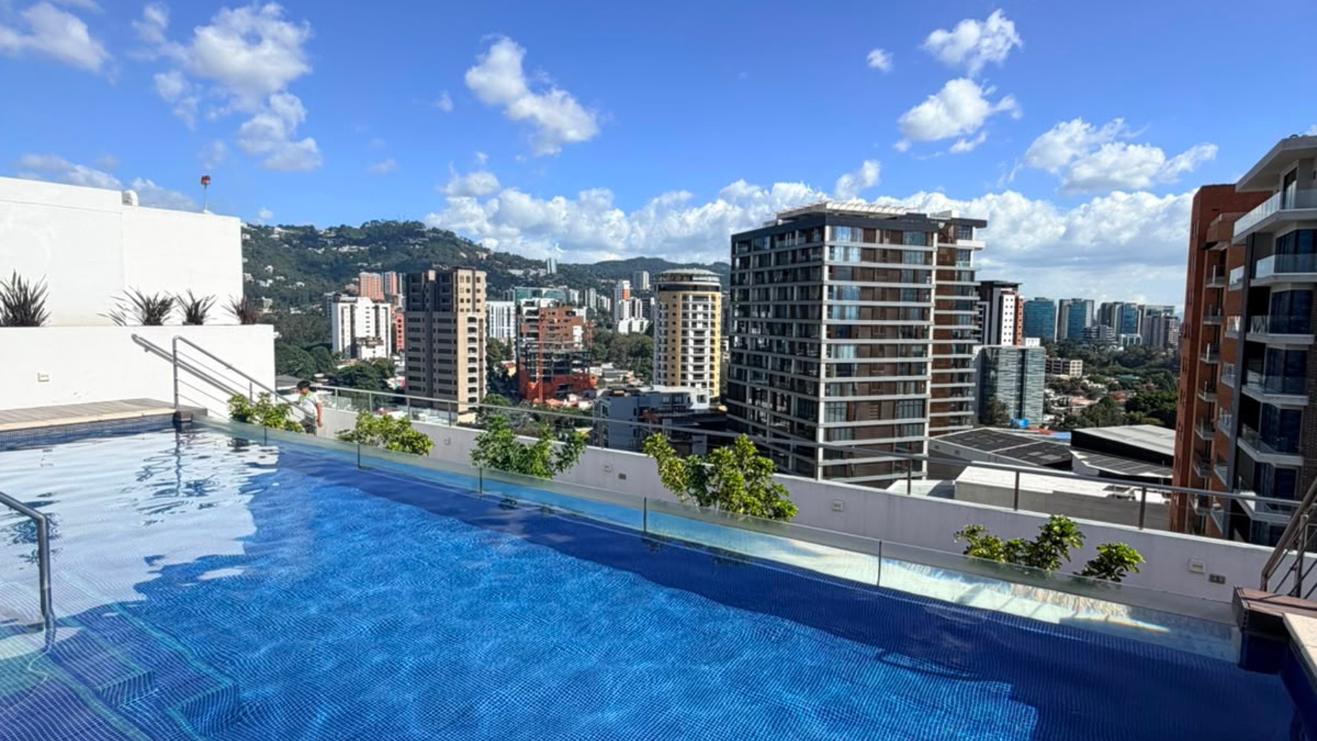 APARTAMENTO EN RENTA |AMUEBLADO | LIV | ZONA 15