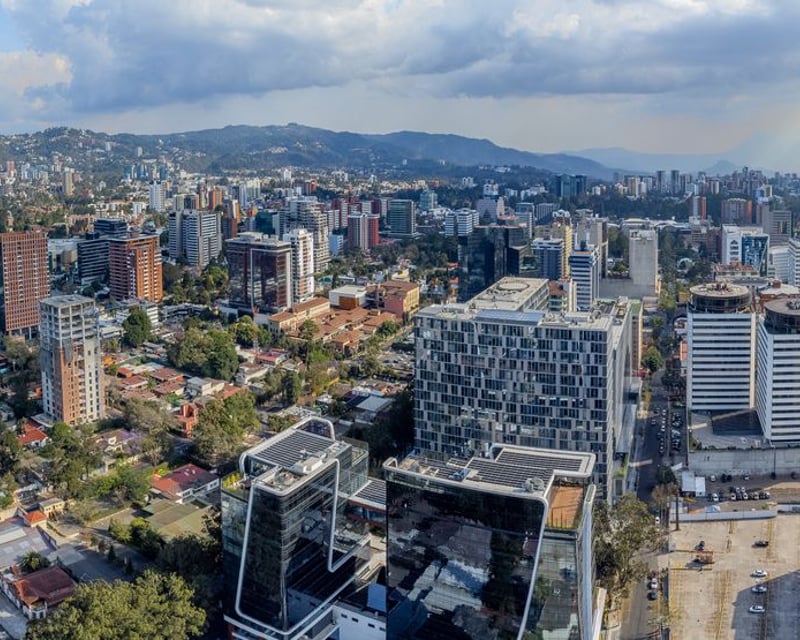 TERRENO EN VENTA – ZONA 10
