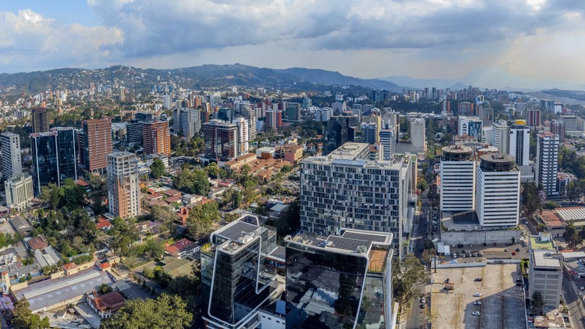 TERRENO EN VENTA – ZONA 10