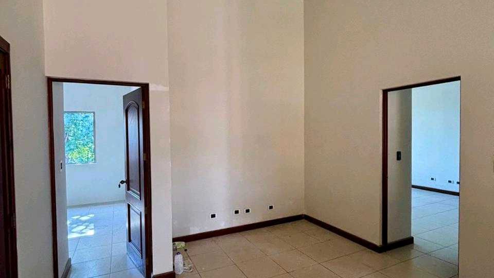 CASA VENTA/ALQUILER ???? Residencial Villas de Jacarandas de Cayalá Z.16 - Miniatura 10