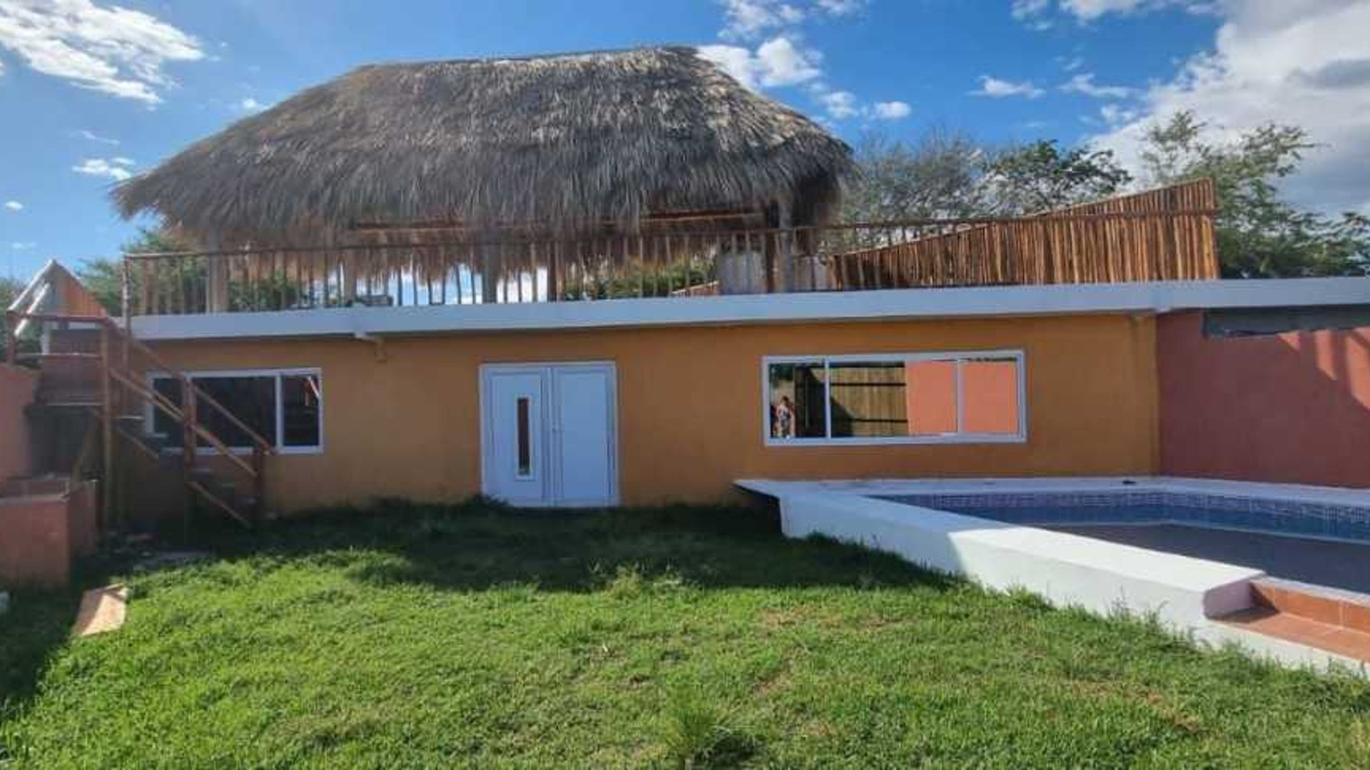 Vendo casa en Monterrico - Image 1
