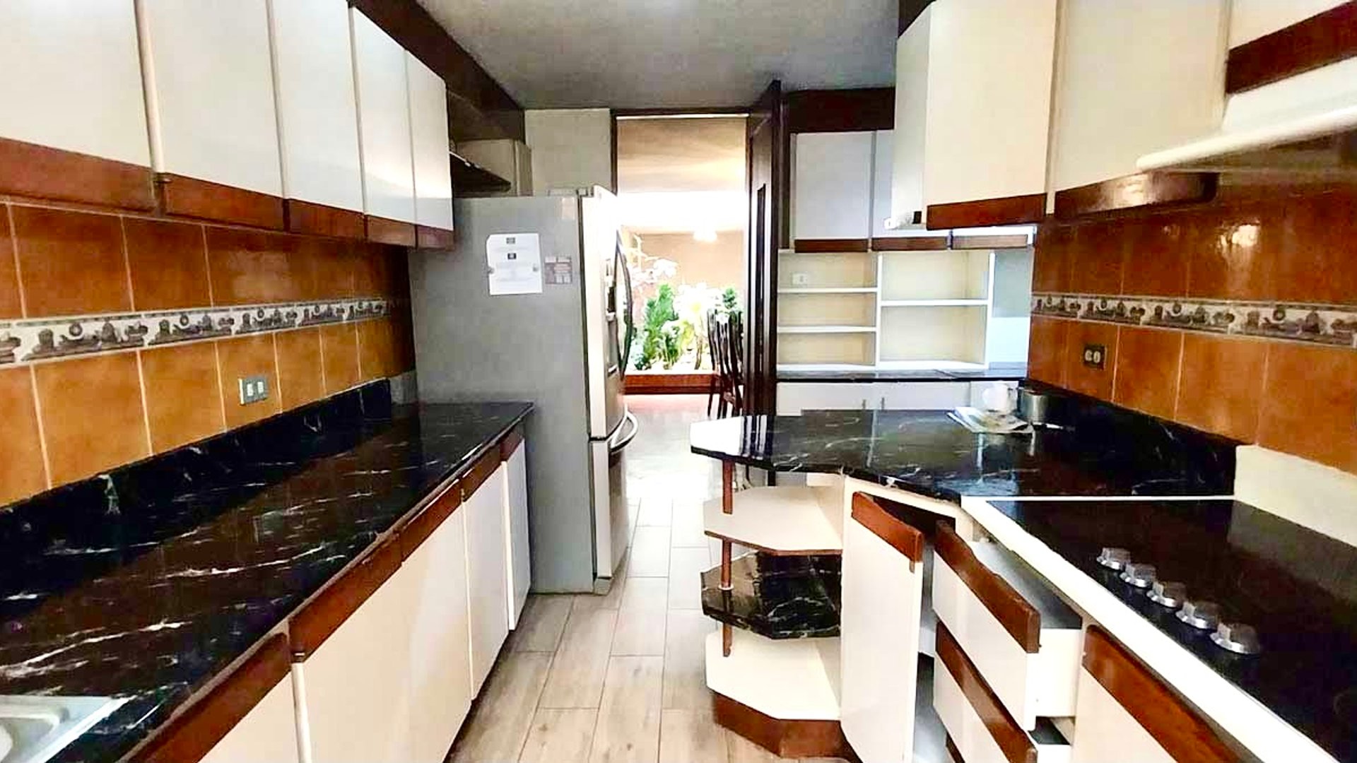 Casa amplia en renta, Condominio La Pradera, zona 10 - Miniatura 6