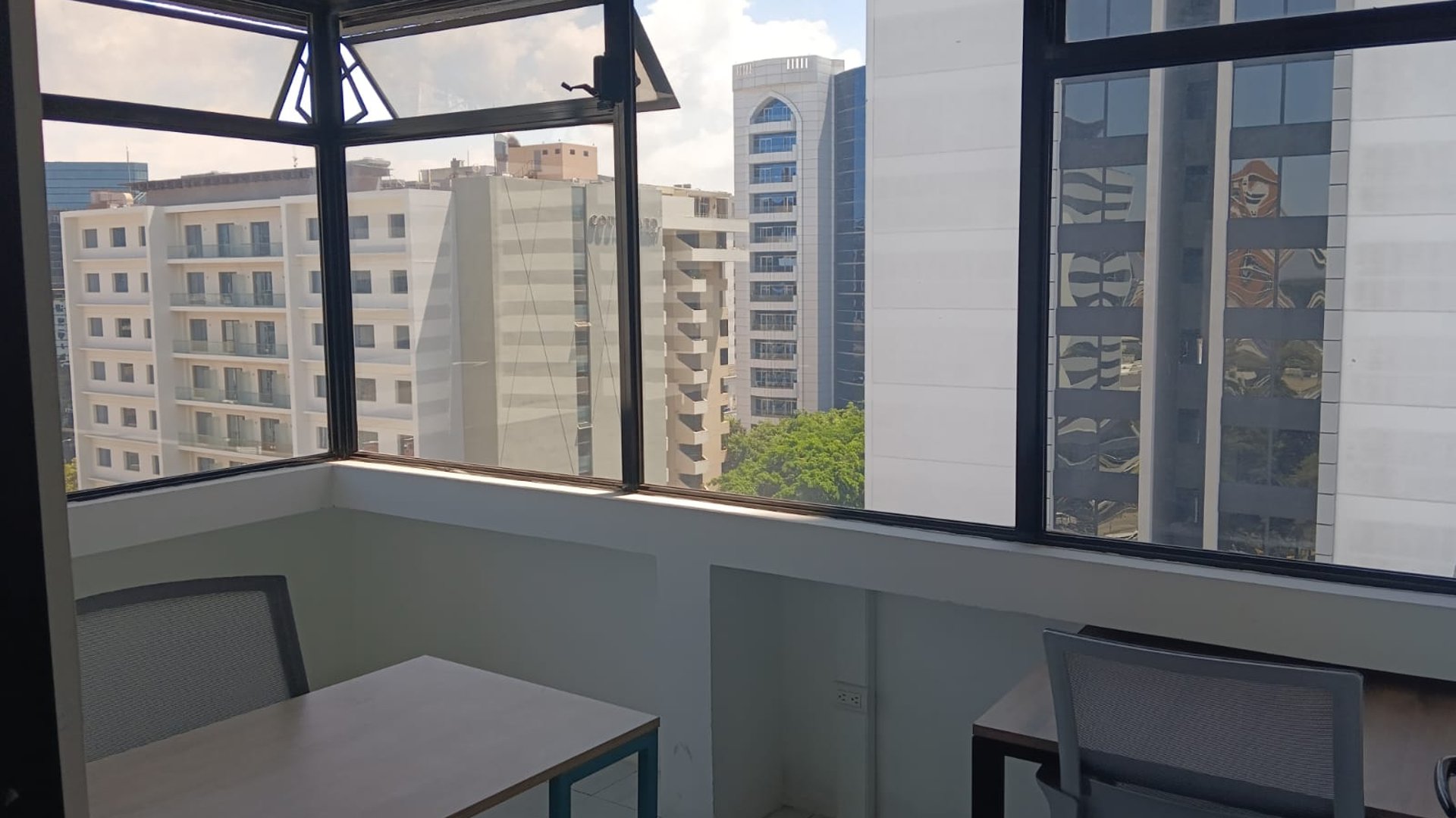 Espacio de Oficina en Alquiler Edificio Reforma Montufar, zona 10 - Miniatura 3