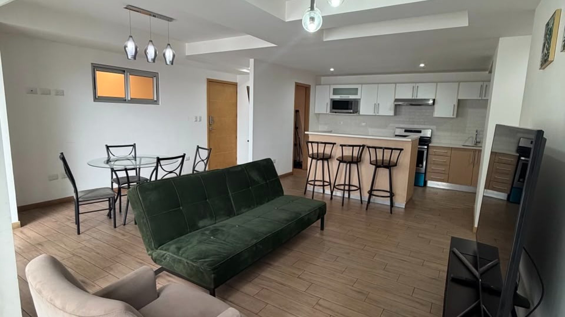 ???? APARTAMENTO SEMIAMUEBLADO EN RENTA – 2 HAB | CITYHAUS | ZONA 10 - Miniatura 2