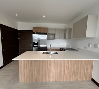 Edificio Spazio, Zona 15. Apartamento en Alquiler
