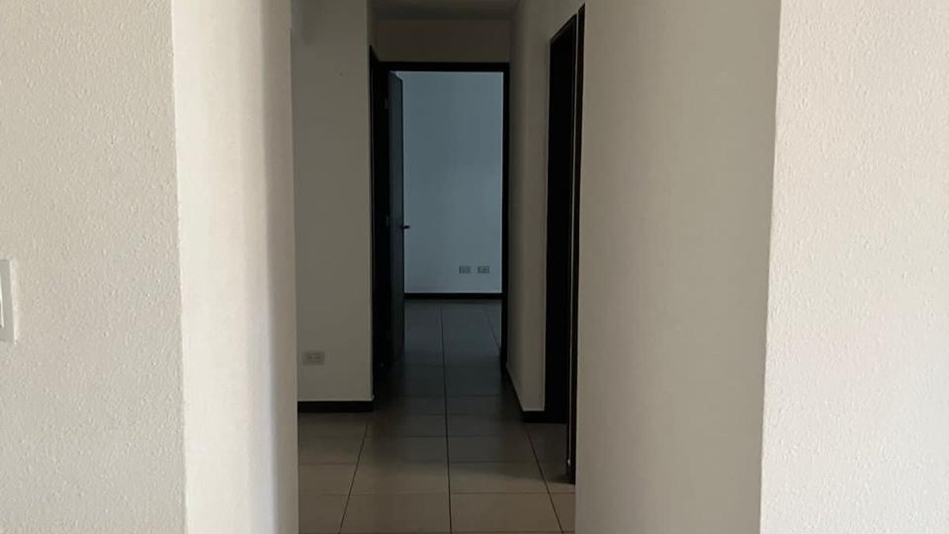 Apartamento espacioso en primer nivel (Parque 11) - Miniatura 2