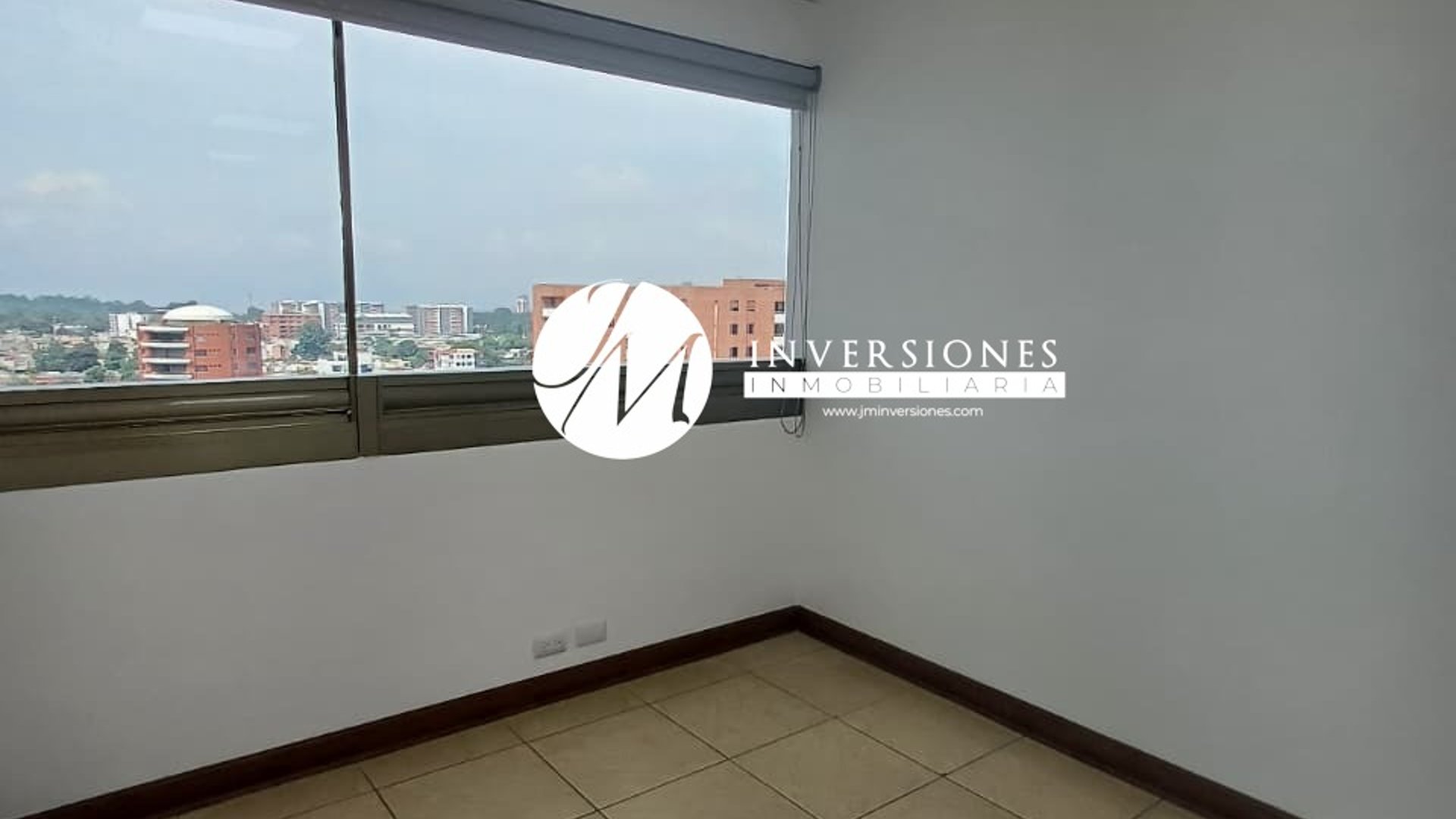 Oficina en renta en zona 10 - Miniatura 5