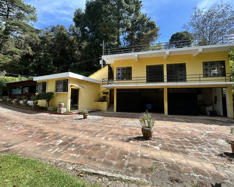Casa en Venta en San Lucas con Amplio Jardín Privado