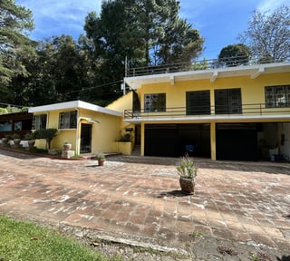Casa en Venta en San Lucas con Amplio Jardín Privado