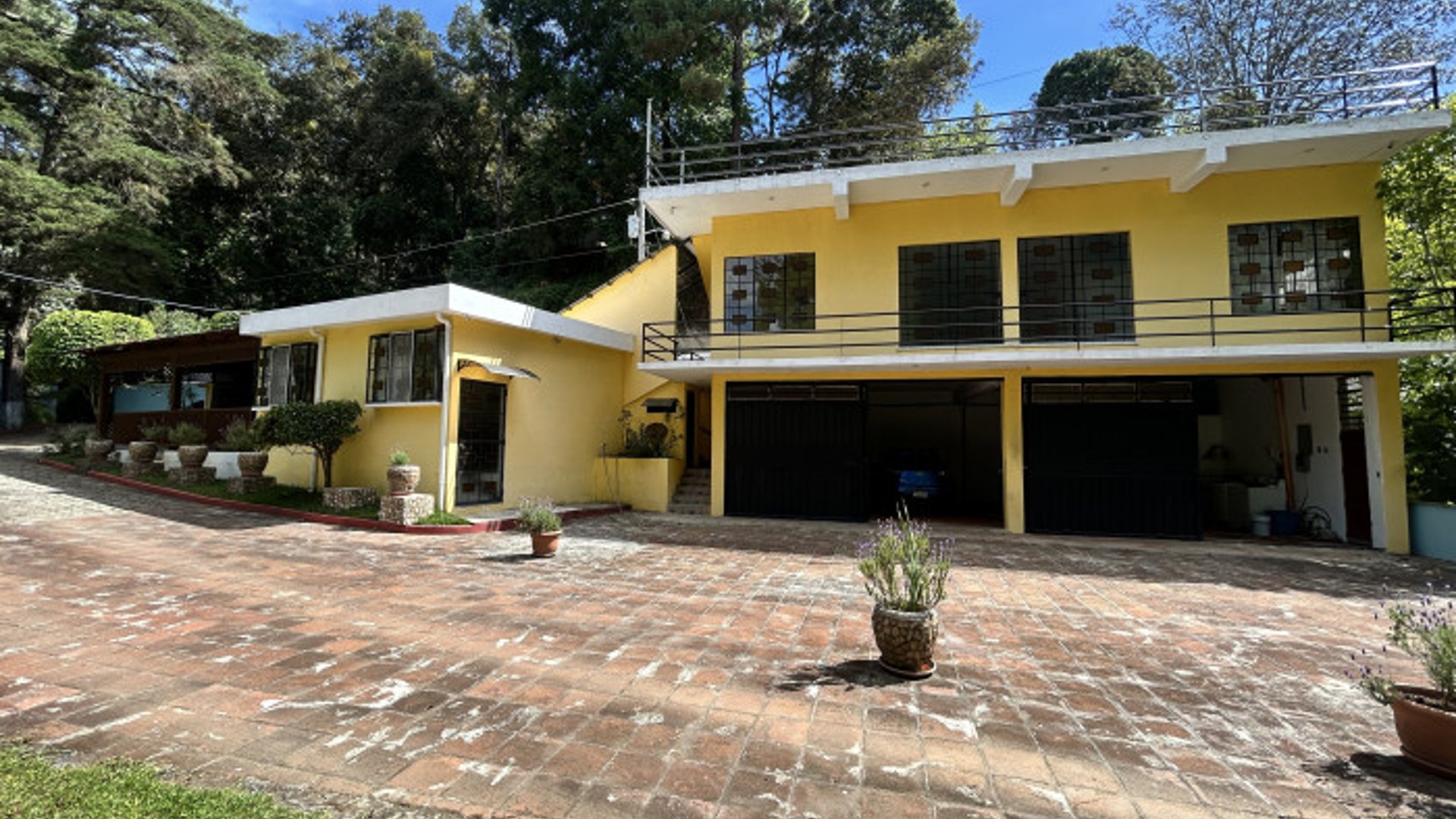 Casa en Venta en San Lucas con Amplio Jardín Privado