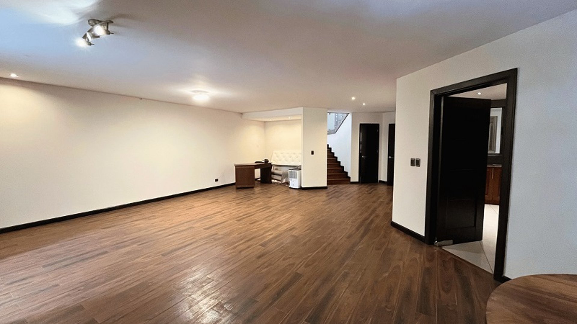 Elegante Casa en Venta | 3 Hab | 3.5 Baños | El Prado, Guatemala - Miniatura 7