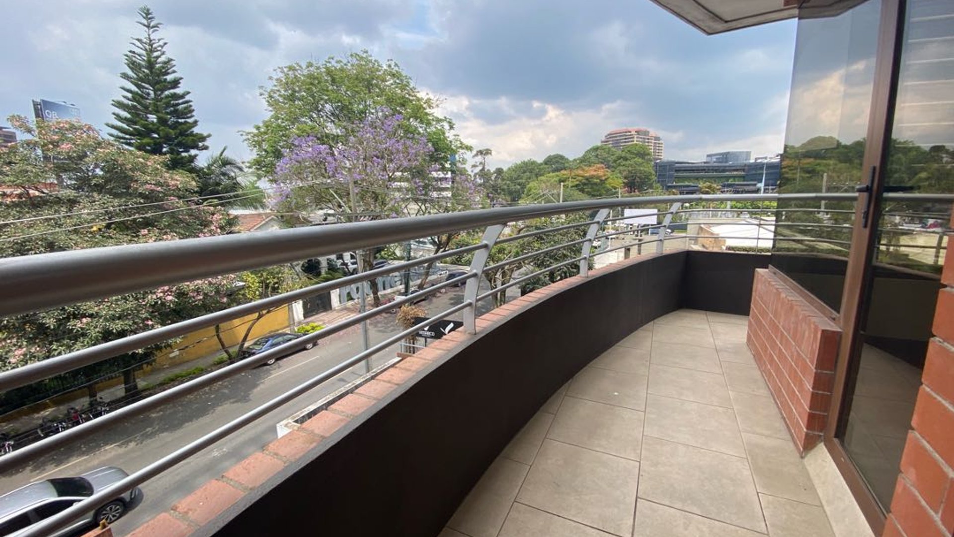 Apartamento amueblado de 2 hab en alquiler Santa María zona 10 - Miniatura 7
