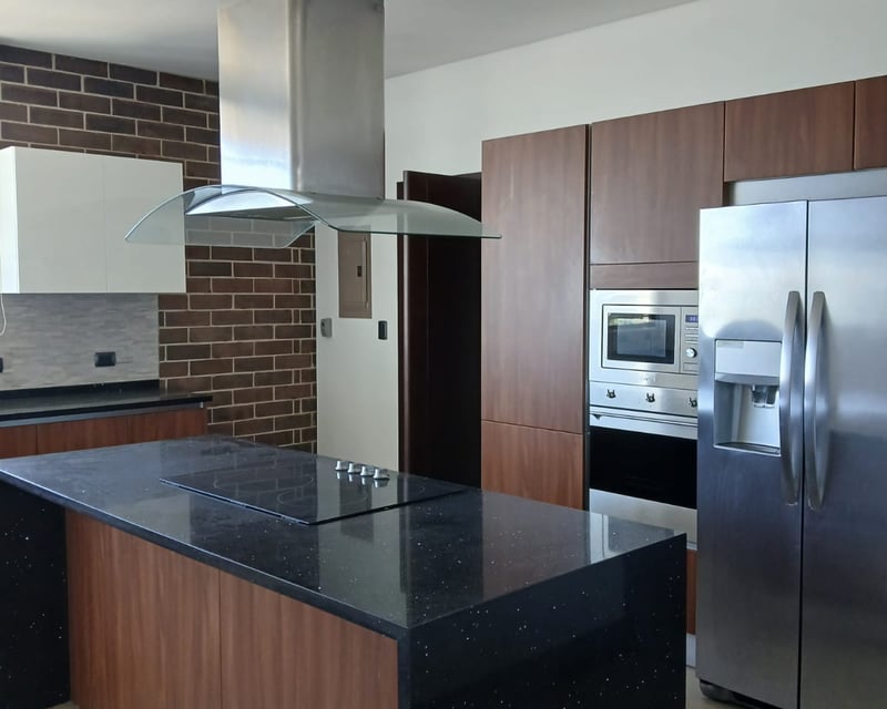 Apartamento en renta de 3 habitaciones y linea blanca en Z16 Ref-5382