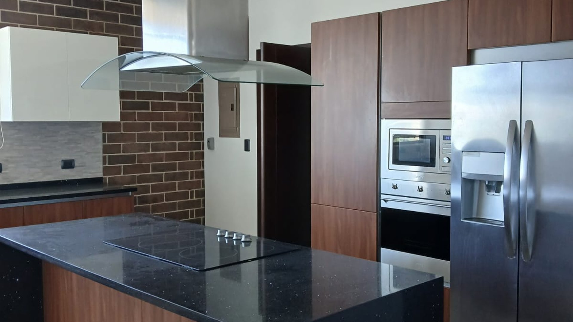 Apartamento en renta de 3 habitaciones y linea blanca en Z16 Ref-5382