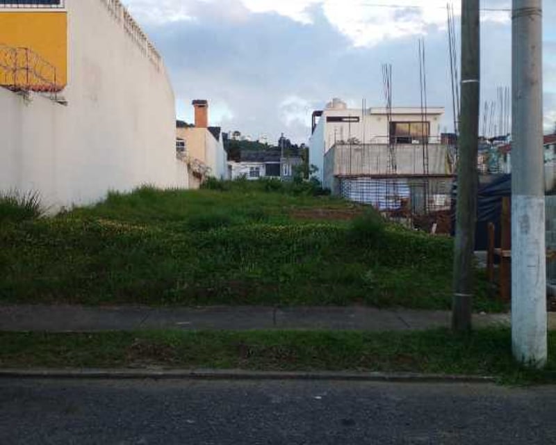 Venta terreno en Hacienda Real zona 16