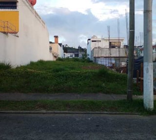 Venta terreno en Hacienda Real zona 16