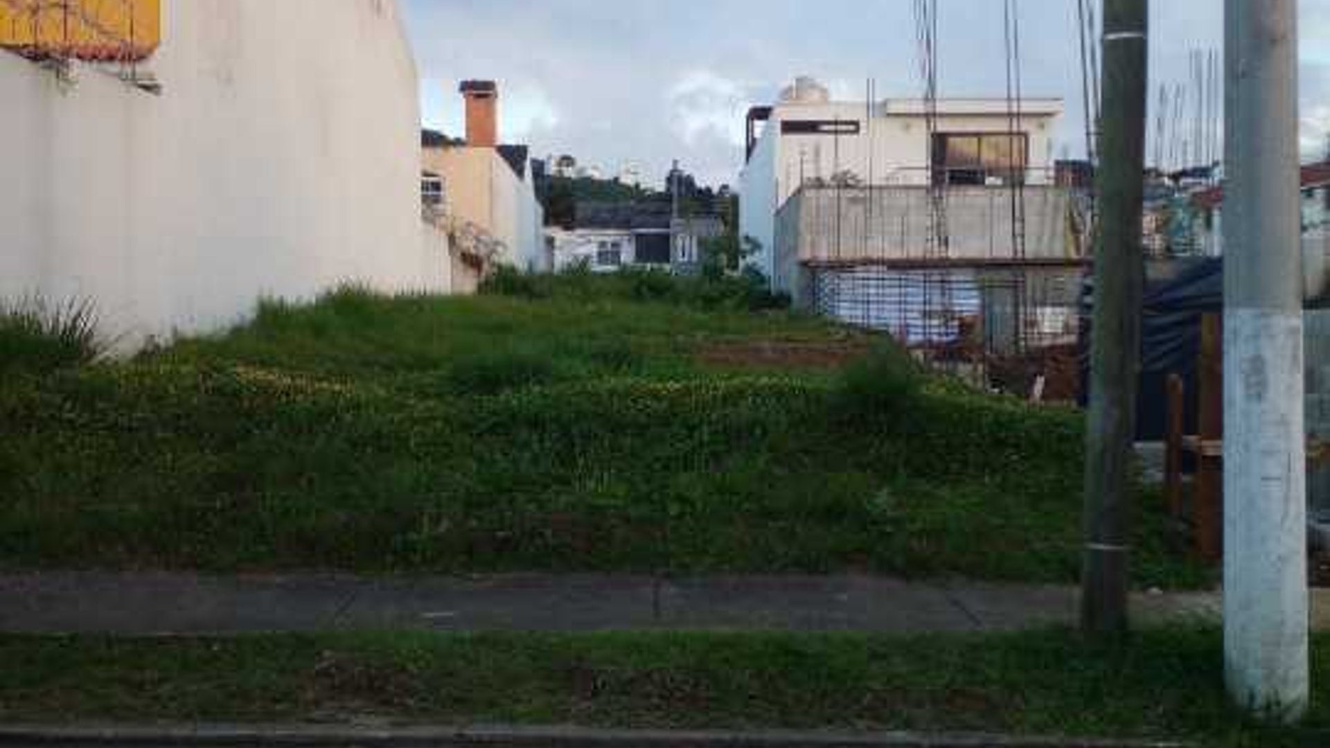 Venta terreno en Hacienda Real zona 16 - Image 1