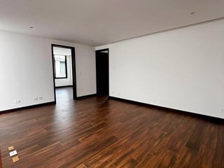 📍 CASA EN ALQUILER – 3 HAB + ESTUDIO | CONDOMINIO MOLIÉ | ZONA 10 - 5