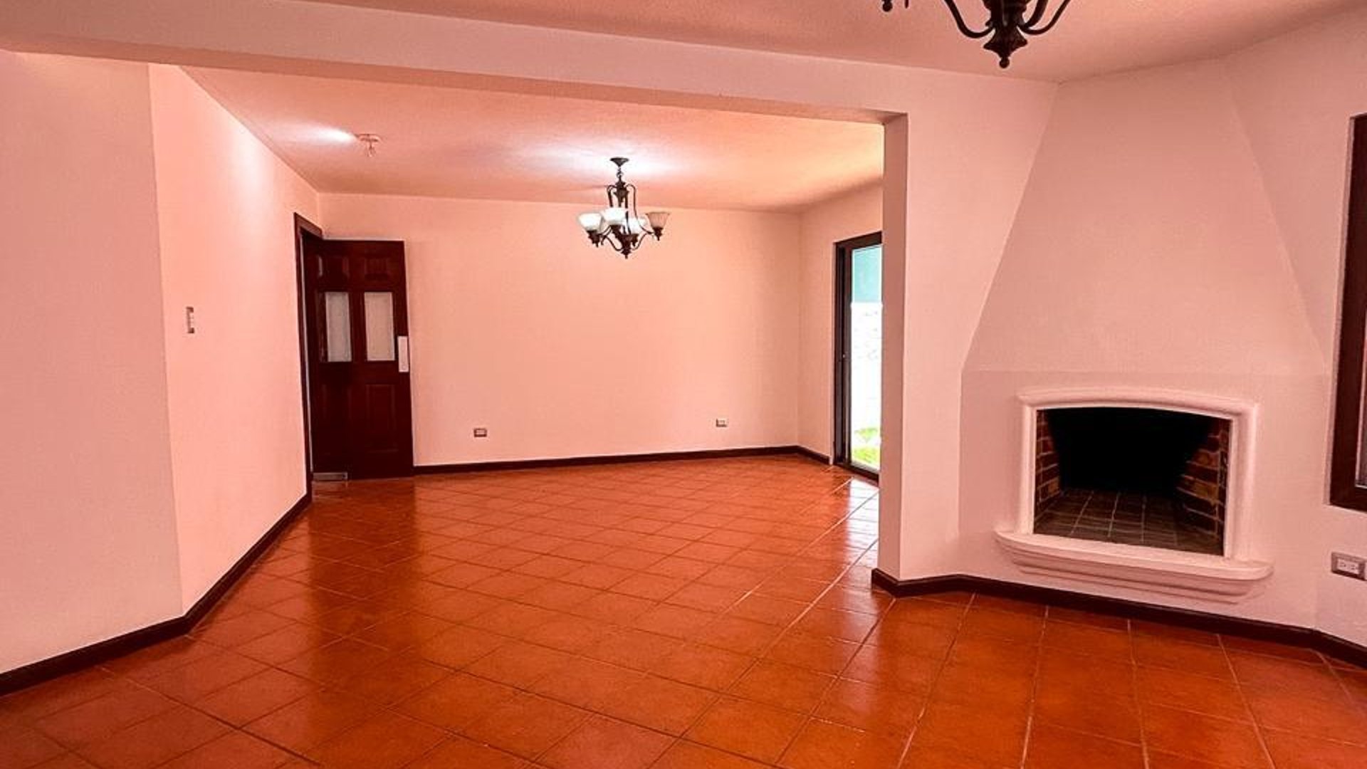 Casa en Venta de 3 dormitrorios en Santa Catarina Pinula