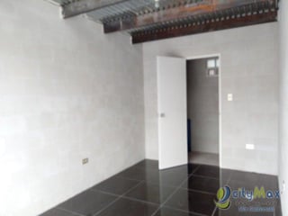 Local en Renta a 5 cuadras de la Calzada Roosevelt - 4