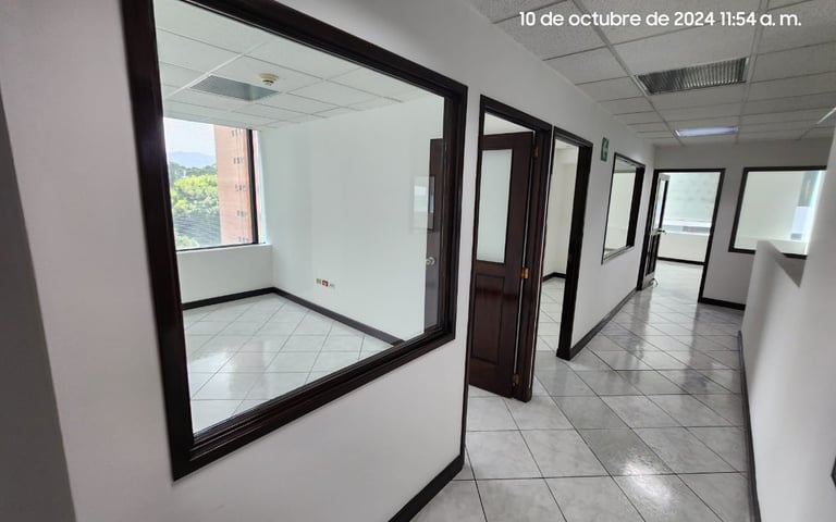 Renta de oficina con 2 baños en Zona 14 Ref-4922
