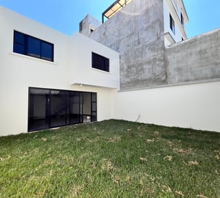 Casa nueva en venta de 4 habitaciones Hacienda Real zona 16
