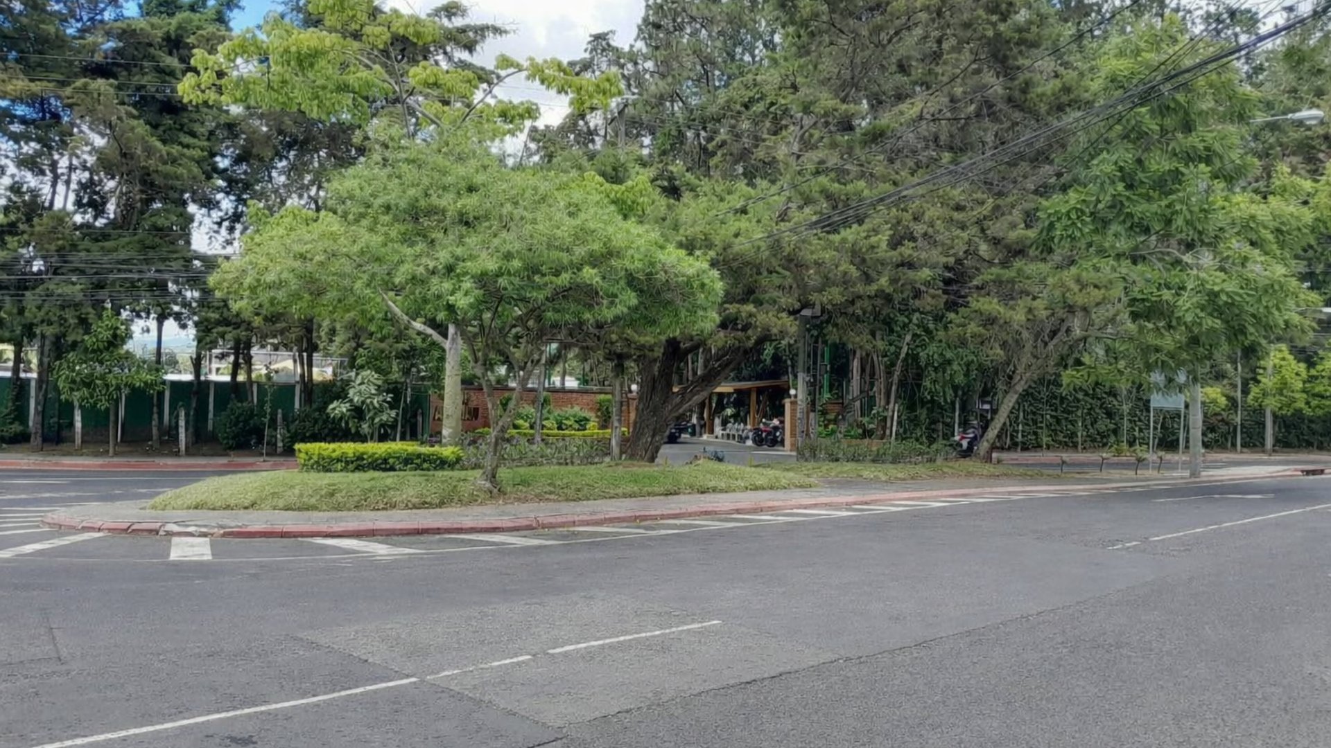 Terreno comercial en venta zona 15 de 19,900 varas² - Miniatura 2