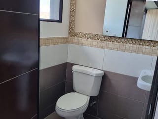 Alquilo / vendo amplia oficina Edificio Desing Center zona 10 - Image 10