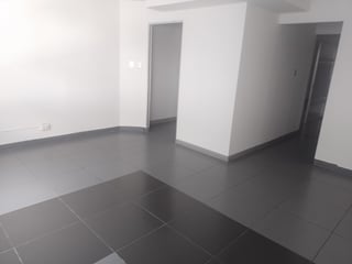 Alquilo Oficina Zona 14 en Edificio de  Oficinas,  - 2