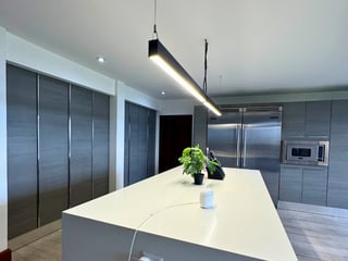 CASA EN VENTA EN KM 8.5 CARRETERA A EL SALVADOR, LUJOSA Y MODERNA - Image 3