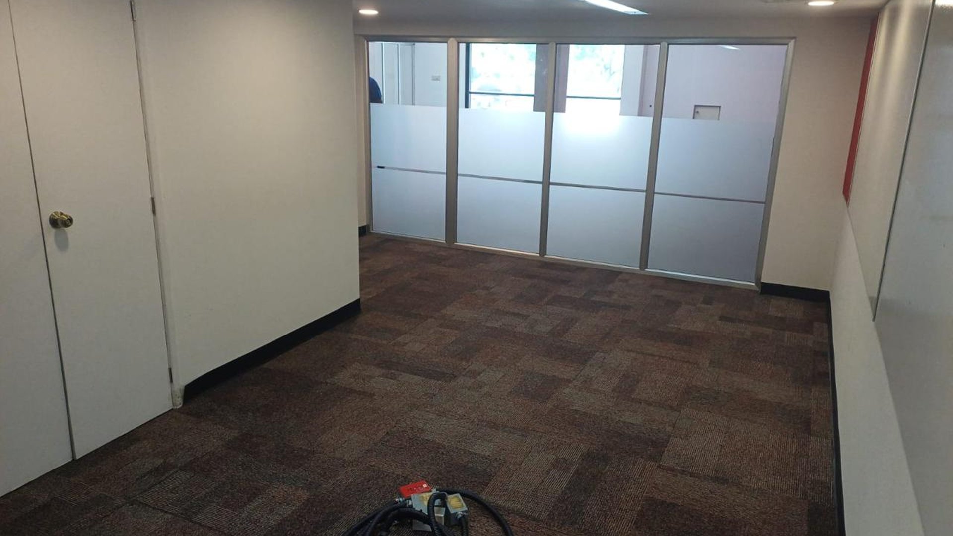 RENTA DE LOCAL COMERCIAL , OFICINAS Y SHOWROOM | ZONA 10 - Miniatura 6