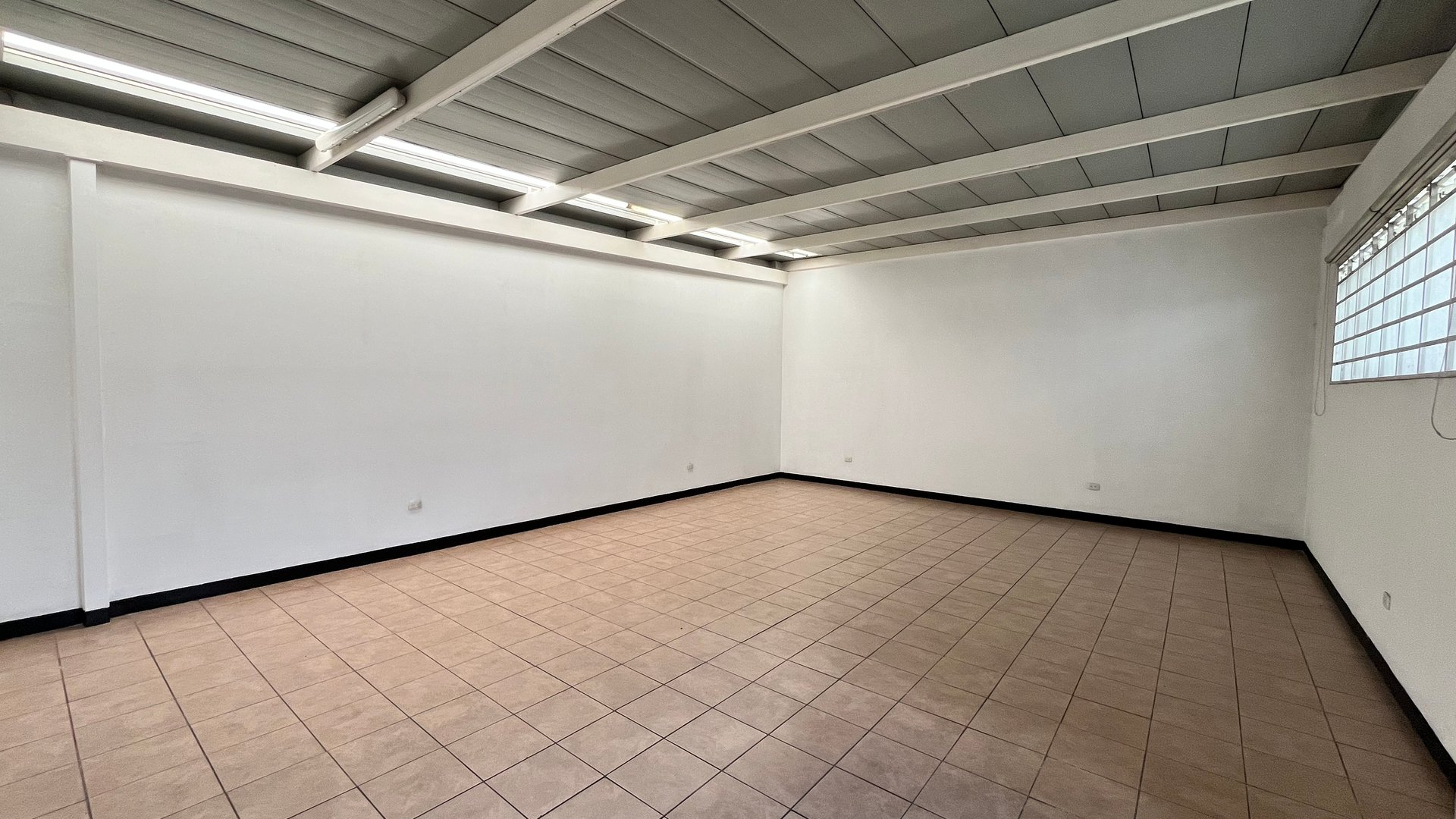 Propiedad Comercial en Alquiler | Avenida Petapa - Miniatura 3