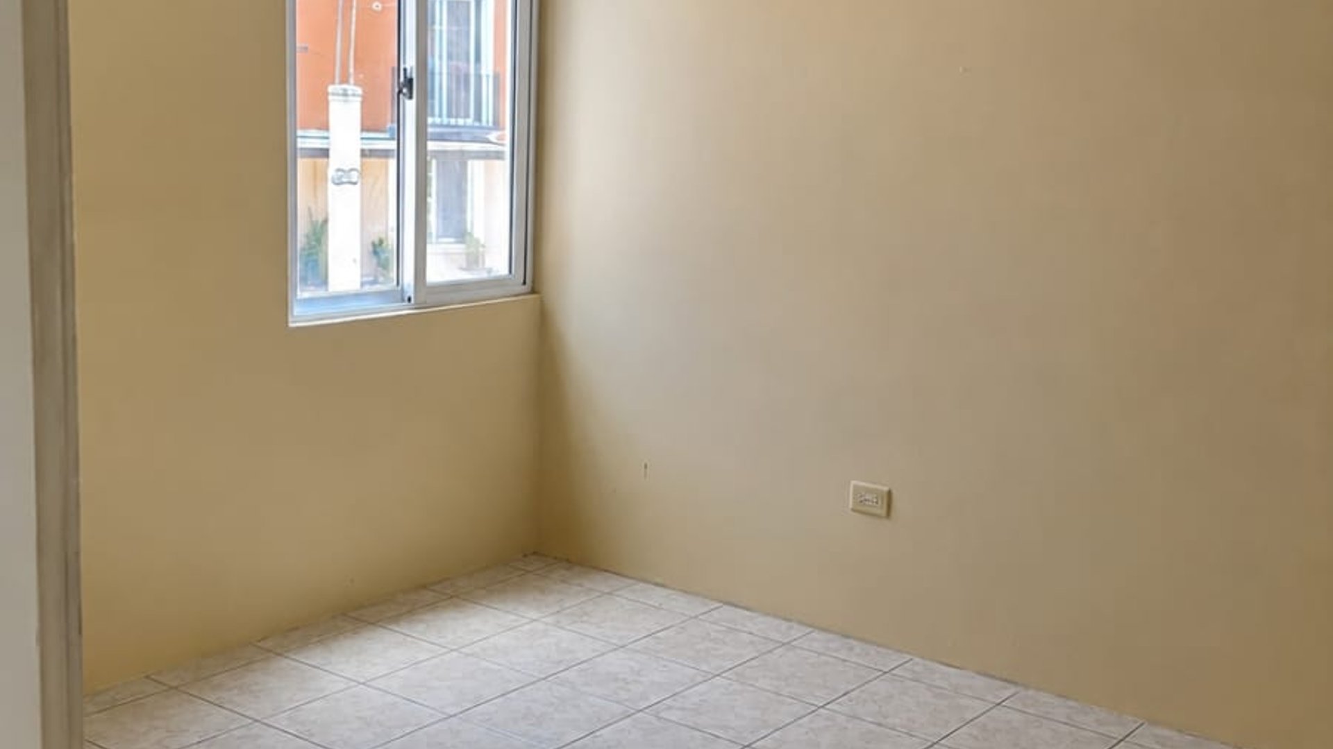 Casa De Esquina En Venta En Condado Catalina - Miniatura 5