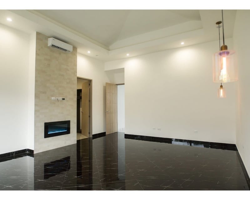 LA FONTANA / CASA EN VENTA, CES