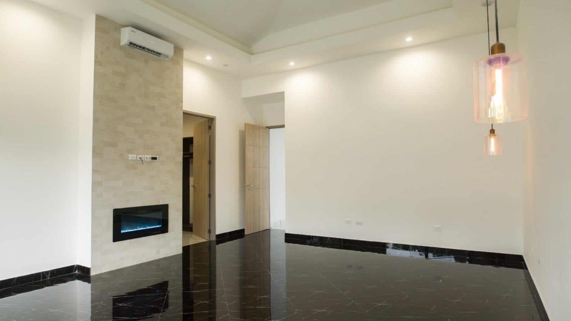 LA FONTANA / CASA EN VENTA , CES
